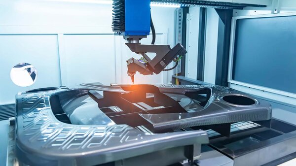  Roboterarme kommen in der Automobilfertigung zum Einsatz 
