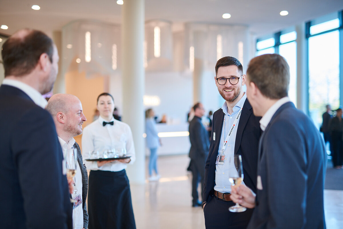 Gespräche bei der Eröffnungsfeier des neuen Headquaters von Materna, Aufnahme von innen