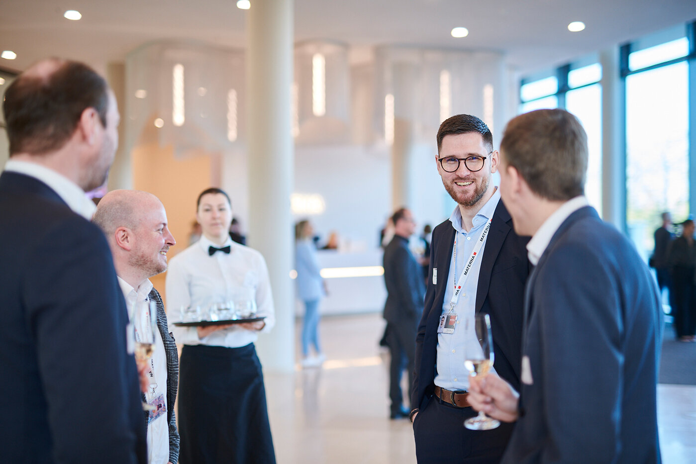 Gespräche bei der Eröffnungsfeier des neuen Headquaters von Materna, Aufnahme von innen