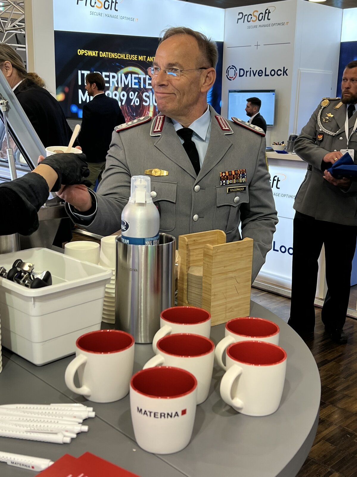 Besuch am Stand der AFCEA
